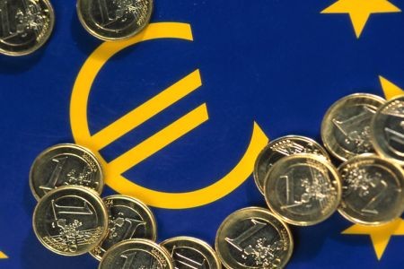 EU sinks deeper into debt crisis - ảnh 1